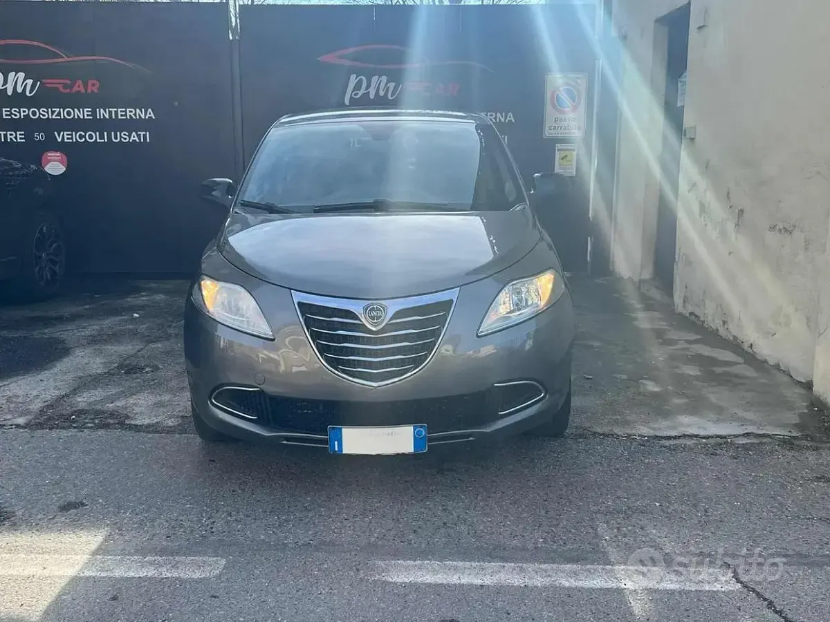 Usata Lancia Ypsilon Gold 95 CV (69 kW) 2013 Grigio Utilitaria