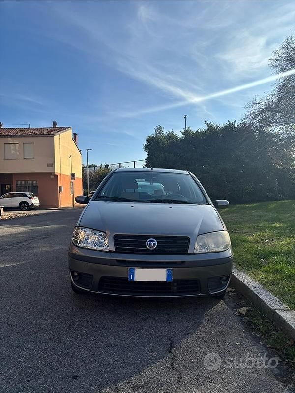 Usata 2006 Fiat Punto Tre volumi | 2000 € (Buon prezzo) - Immagine 1/4