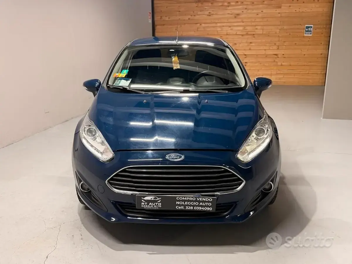 Usata Ford Fiesta Titanium 97 CV (71 kW) 2014 Blu Utilitaria