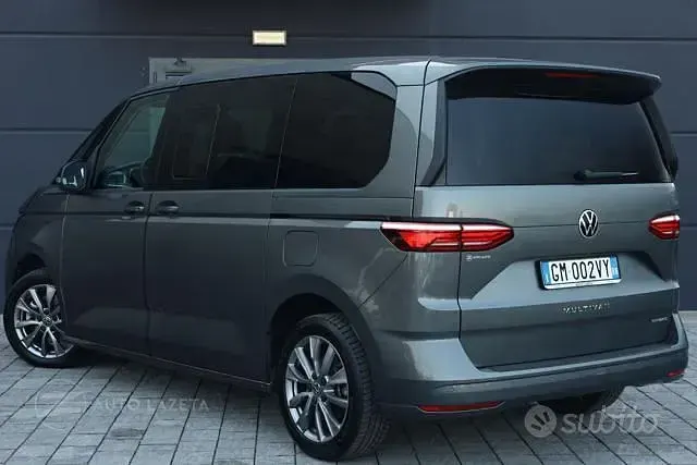 Usata VW Multivan Life 150 CV (110 kW) 2023 Grigio Monovolume