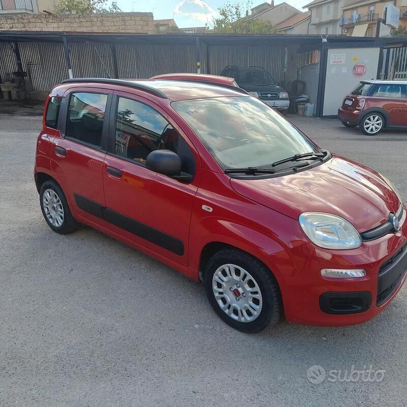 Usata Fiat Panda Easy 69 CV (50 kW) 2012 Rosso Utilitaria