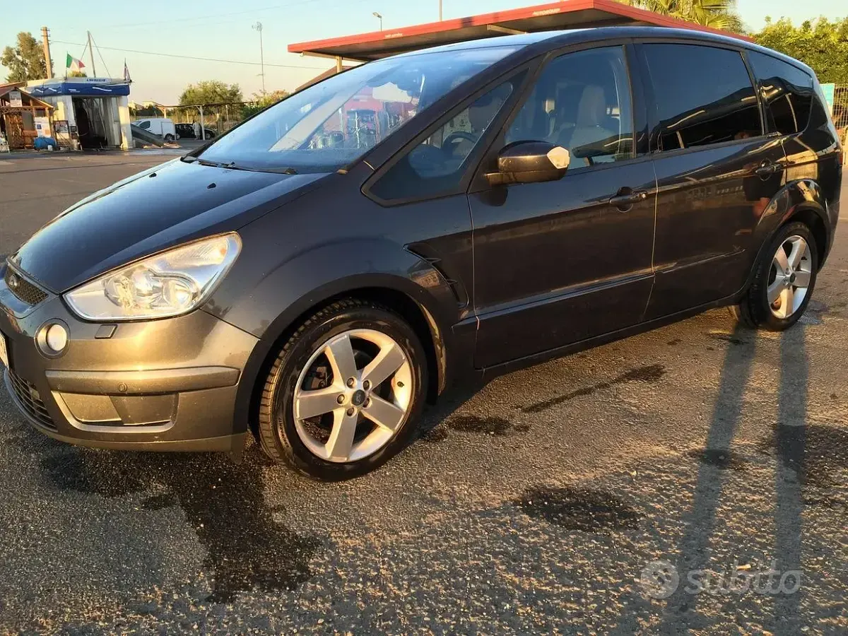 Usata Ford S-MAX Titanium 140 CV (102 kW) 2007 Grigio Monovolume