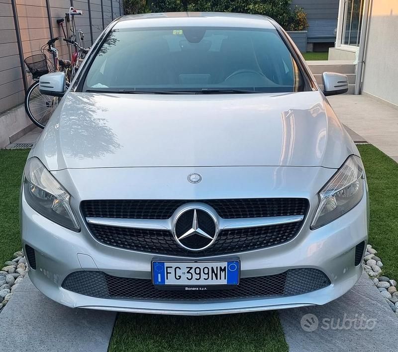 Usata Mercedes CLA180 109 CV (80 kW) 2017 Grigio Berlina