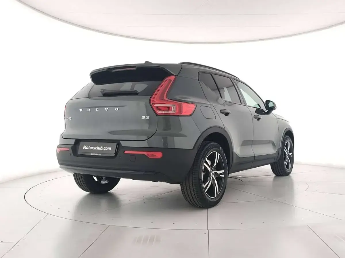Nuova Volvo XC40 Plus 163 CV (119 kW) 2026 Verde SUV