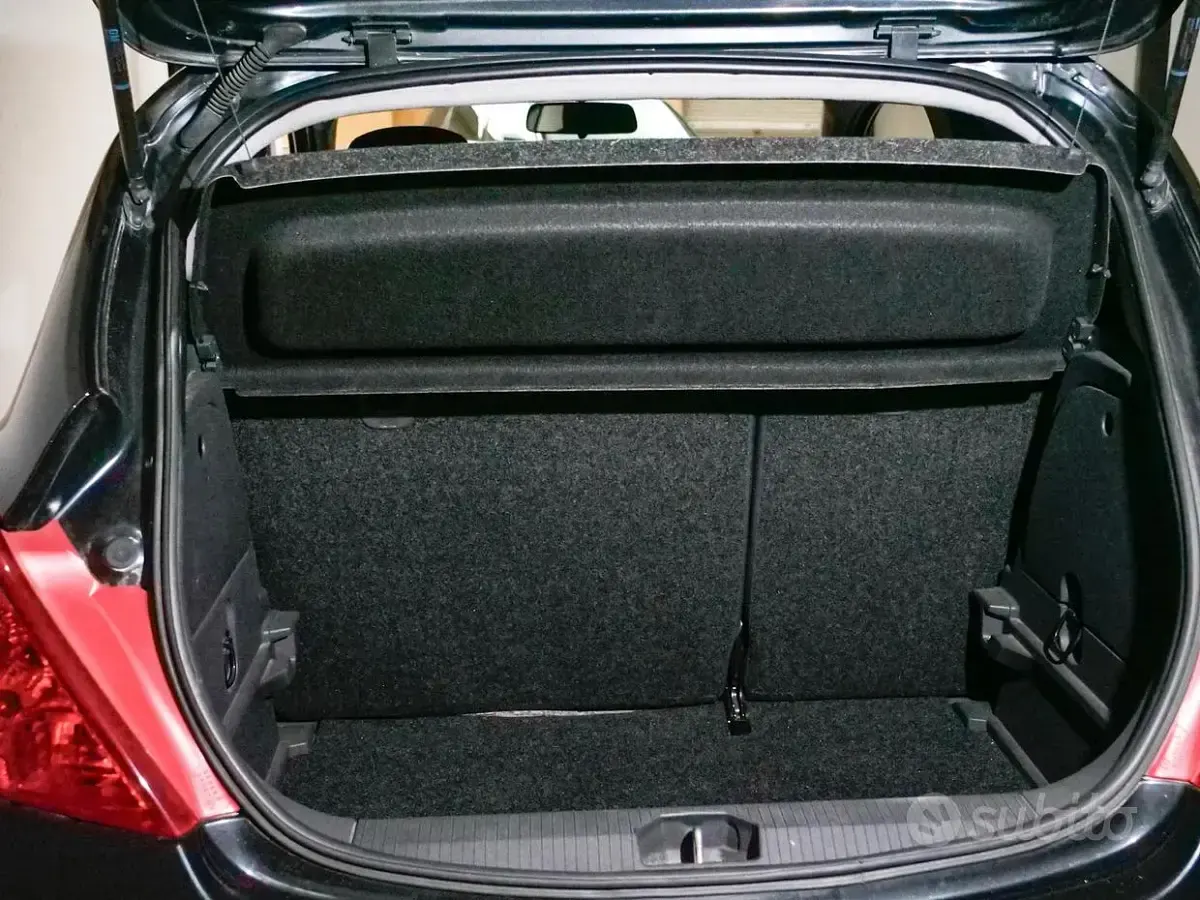 Usata Opel Corsa 75 CV (55 kW) 2013 Bluazzurro Utilitaria