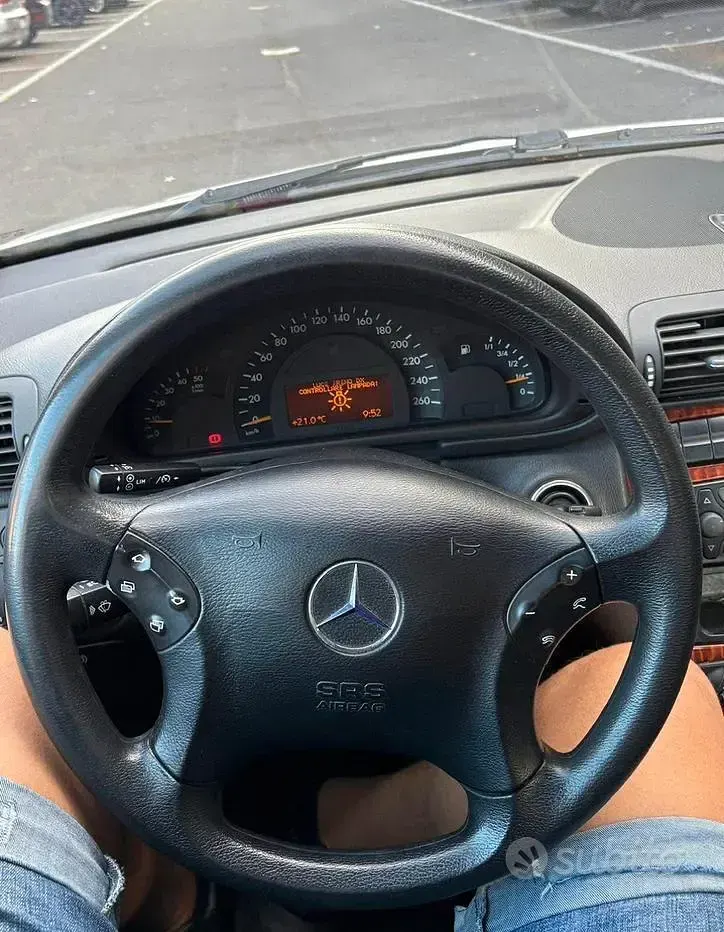 Usata Mercedes C200 116 CV (85 kW) 2002 Grigio Berlina