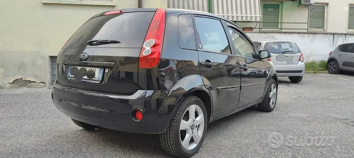Usata Ford Fiesta 75 CV (55 kW) 2008 Nero Utilitaria