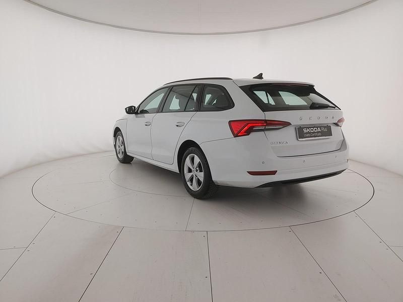 Usata Skoda Octavia Executive 150 CV (110 kW) 2023 Bianco luna metallizzato Station wagon