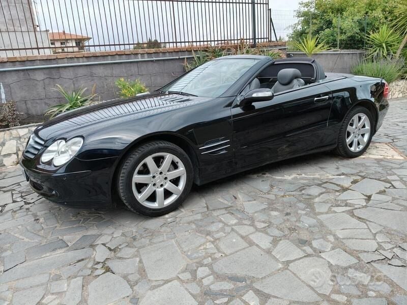 Begagnad Mercedes SL500 305 HK (224 kW) 2005 Svart Cab