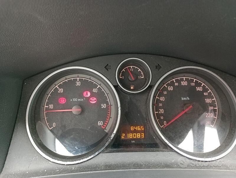 Usata Opel Zafira 110 CV (80 kW) 2010 Grigio Monovolume