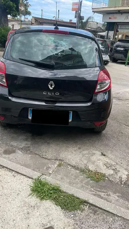 Usata Renault Clio II Luxe 75 CV (55 kW) 2010 Berlina