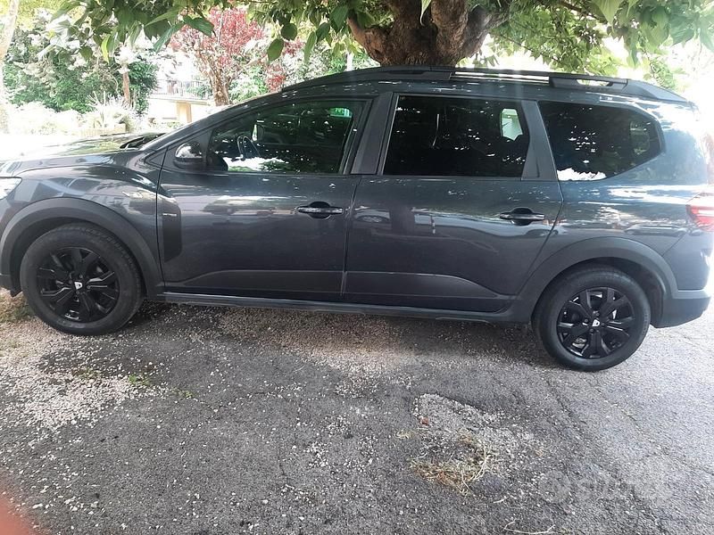 Grigio Usata 2022 Dacia Jogger Monovolume | 11.500 € (Buon prezzo) - Immagine 1/4