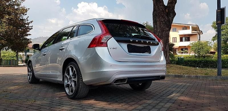 Usata Volvo V60 Ocean Race 150 CV (110 kW) 2016 Argento Station wagon