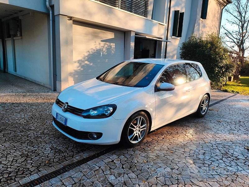 Bianco Usata 2012 VW Golf VI Tre volumi | 4500 € (Ottimo prezzo) - Immagine 1/4