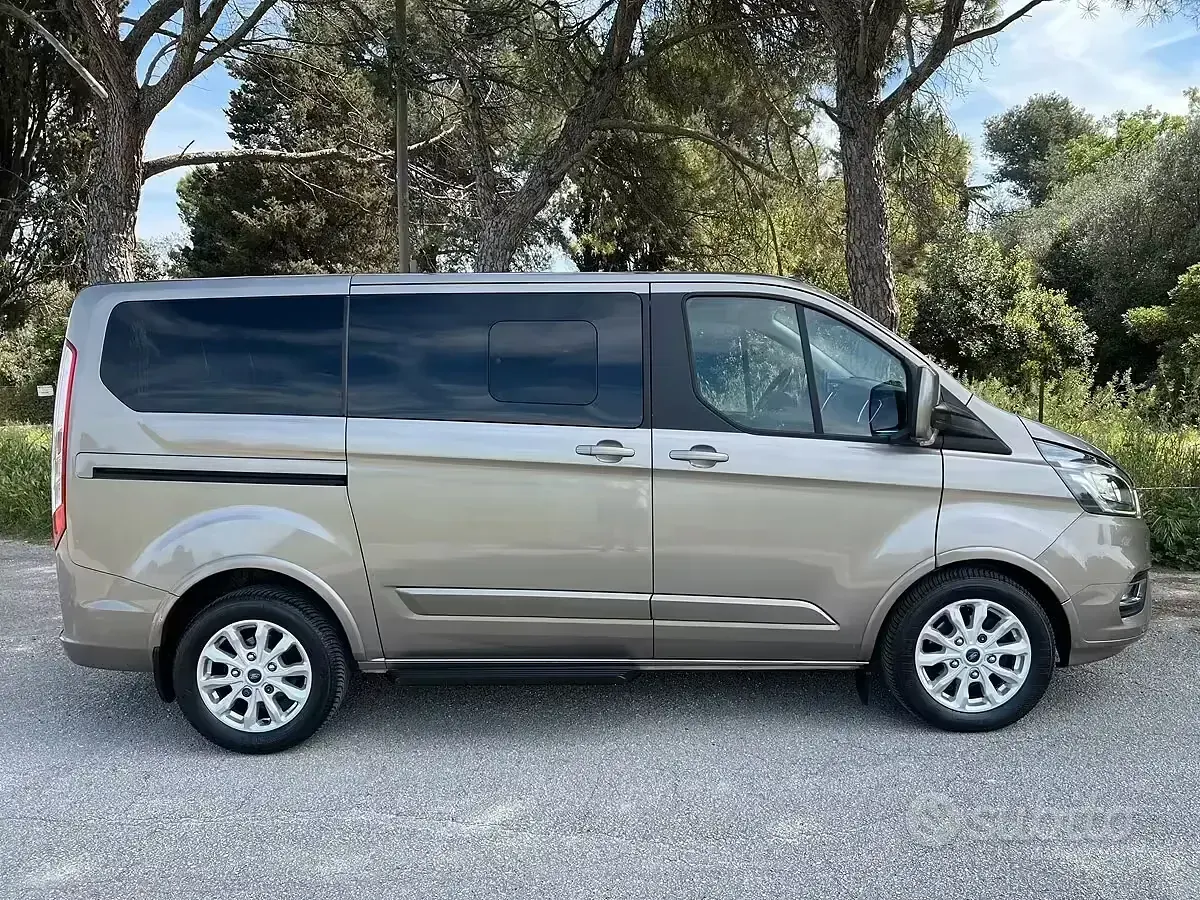 Usata Ford Tourneo Titanium 131 CV (96 kW) 2019 Marrone Monovolume