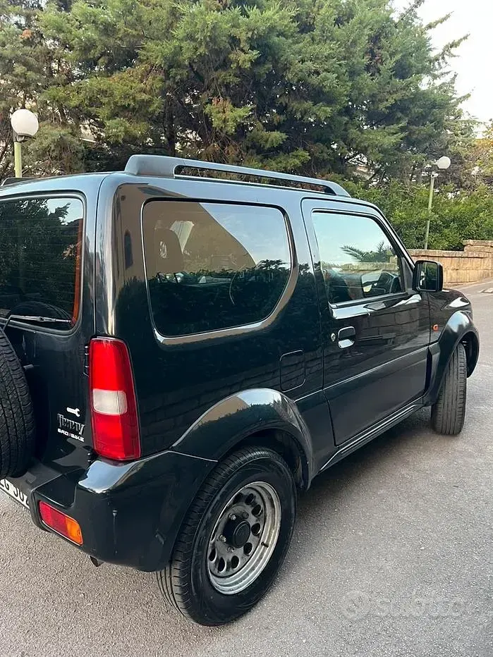 Usata Suzuki Jimny 85 CV (62 kW) 2011 Nero SUV
