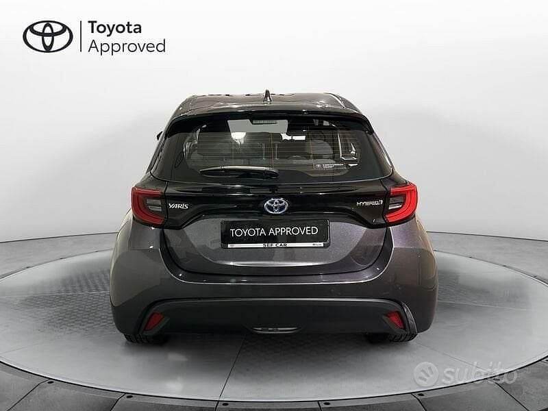 Usata Toyota Yaris Hybrid Trend 116 CV (85 kW) 2022 Grigio Berlina