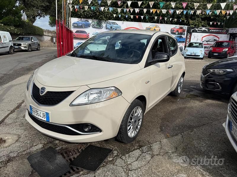 Usata Lancia Ypsilon 69 CV (50 kW) 2017 Beige Utilitaria