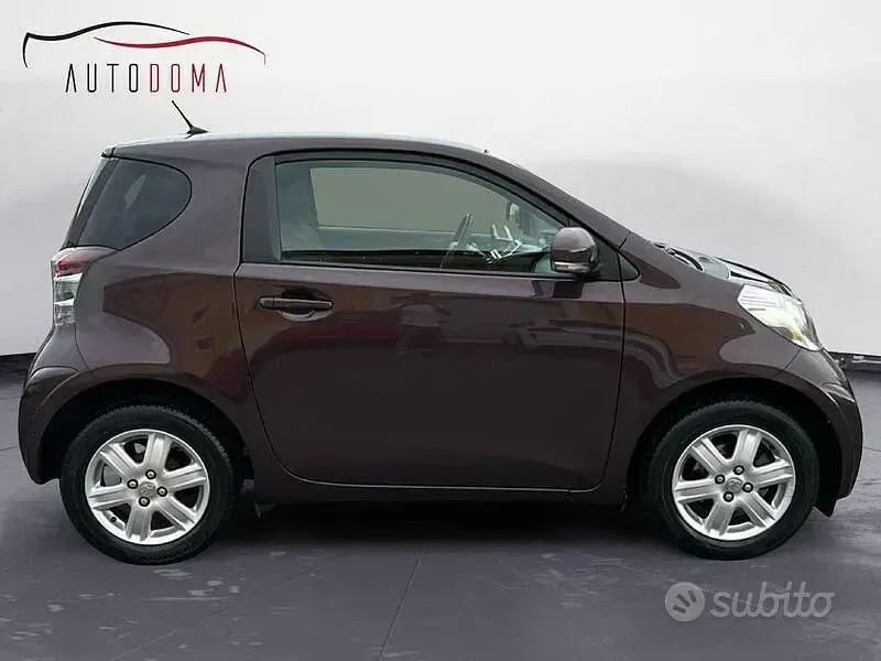 Usata Toyota iQ 98 CV (72 kW) 2011 Rosso Utilitaria