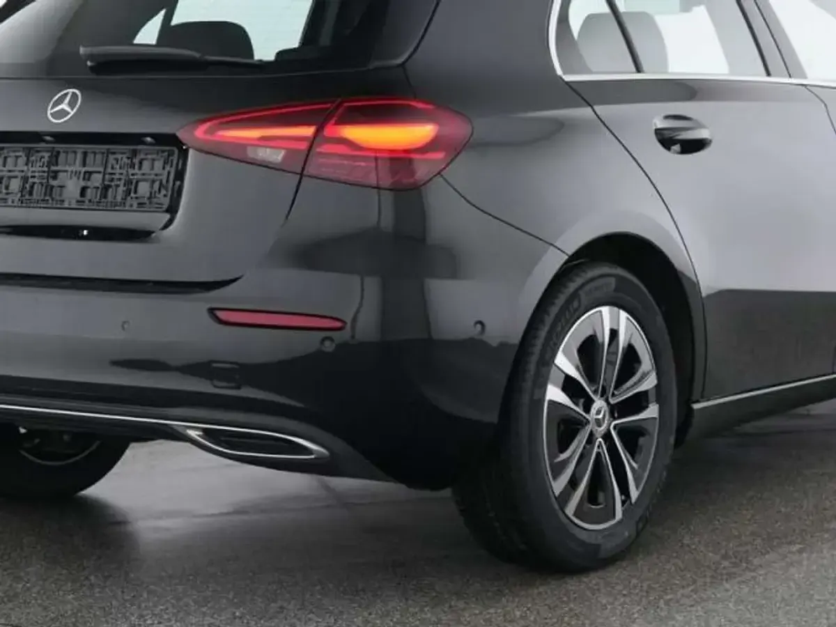 Usata Mercedes A180 136 CV (100 kW) 2025 Nero Berlina