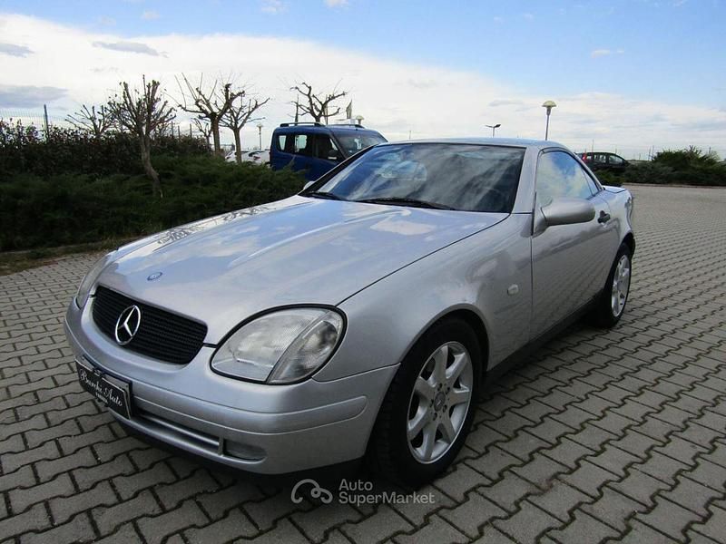 Usata Mercedes SLK200 136 CV (100 kW) 1997 Argento Cabrio
