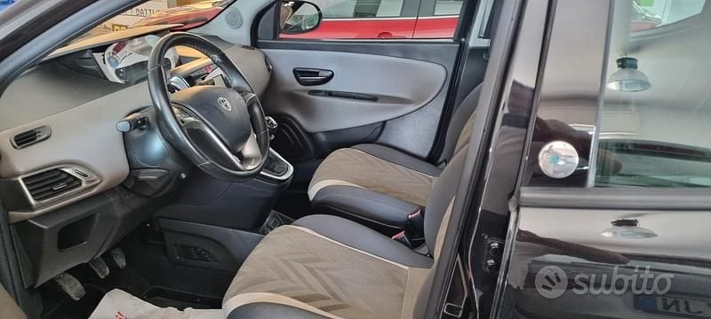 Usata Lancia Ypsilon Gold 85 CV (62 kW) 2015 Nero Utilitaria
