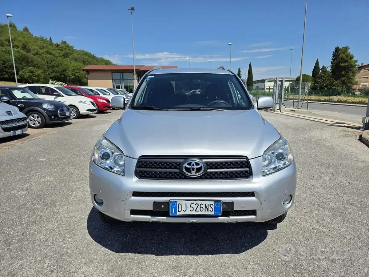 Usata Toyota RAV4 Luxury 136 CV (100 kW) 2007 Grigio SUV