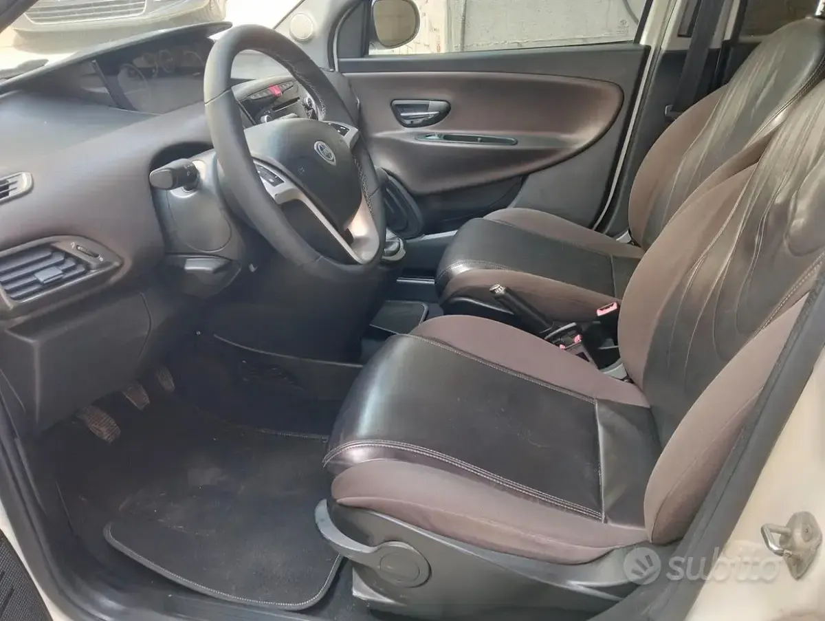 Usata Lancia Ypsilon S 95 CV (69 kW) 2012 Bianco Utilitaria