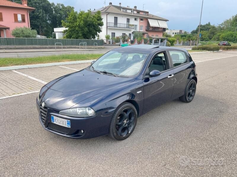 Blu/azzurro Usata 2007 Alfa Romeo 147 Due volumi | 1500 € (Ottimo prezzo) - Immagine 1/4