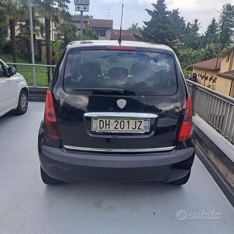 Usata Lancia Musa 95 CV (69 kW) 2007 Nero Monovolume