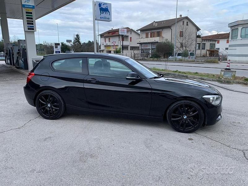 Usata BMW 114 Sport Line 140 CV (102 kW) 2013 Nero Utilitaria