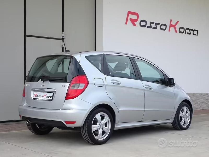 Usata Mercedes A180 Avantgarde 109 CV (80 kW) 2012 Grigio Berlina