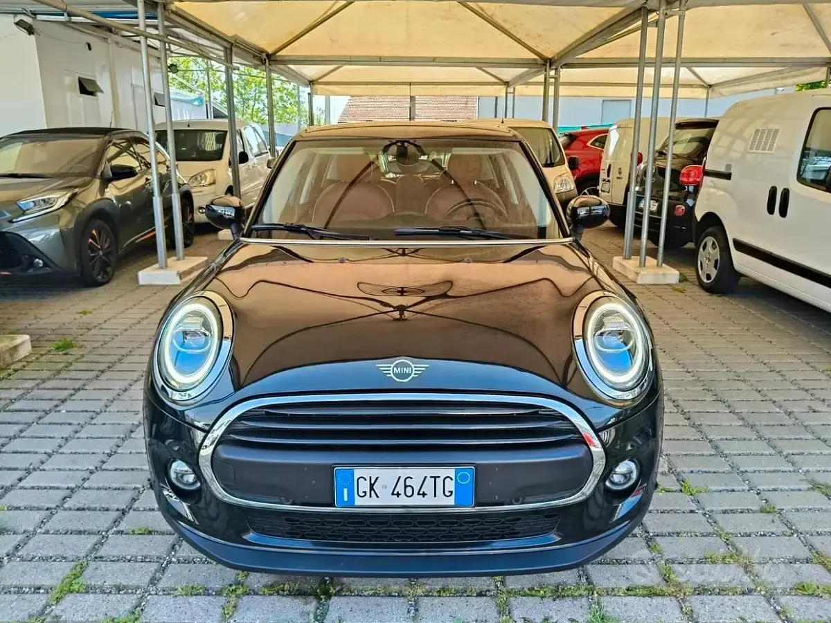 Usata Mini ONE Business 102 CV (75 kW) 2021 Nero Utilitaria