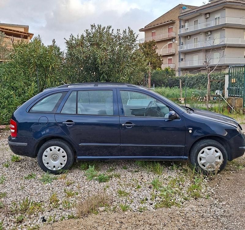 Usata Skoda Fabia 2002 Blu Station wagon