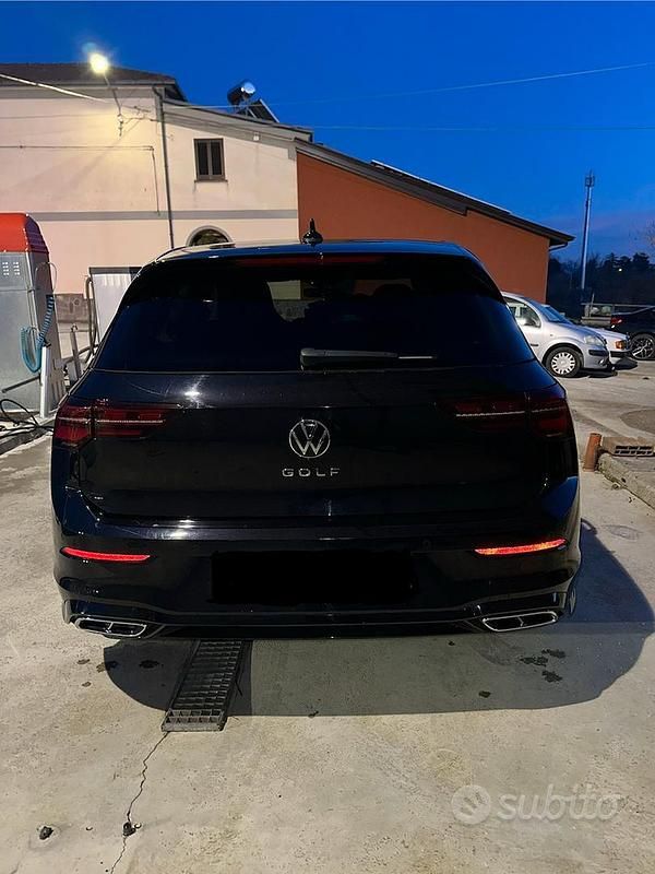 Usata VW Golf VIII R-line 150 CV (110 kW) 2025 Nero Berlina