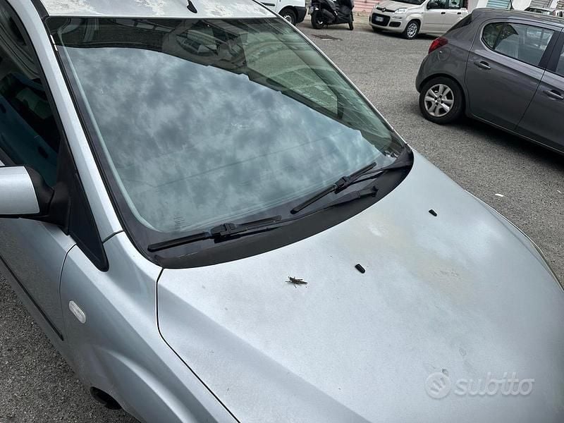 Usata Ford Focus 90 CV (66 kW) 2006 Grigio Berlina