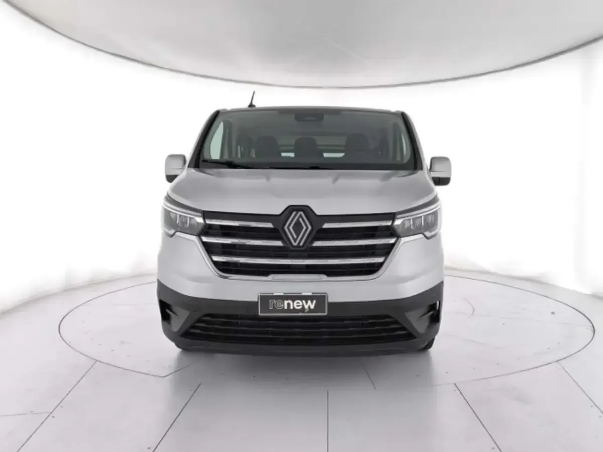 Usata Renault Trafic 150 CV (110 kW) 2024 Grigio magnete Monovolume