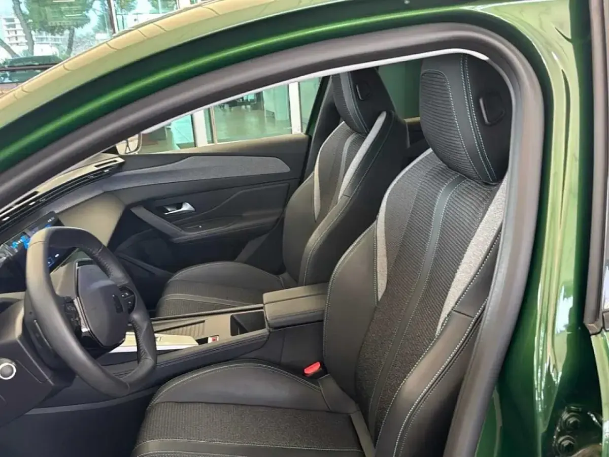 Usata Peugeot 308 Allure 131 CV (96 kW) 2024 Verde Berlina