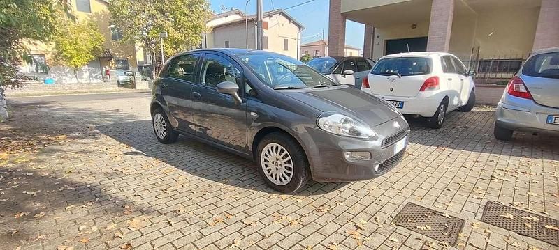 Usata Fiat Punto Lounge 69 CV (50 kW) 2017 Grigio Utilitaria