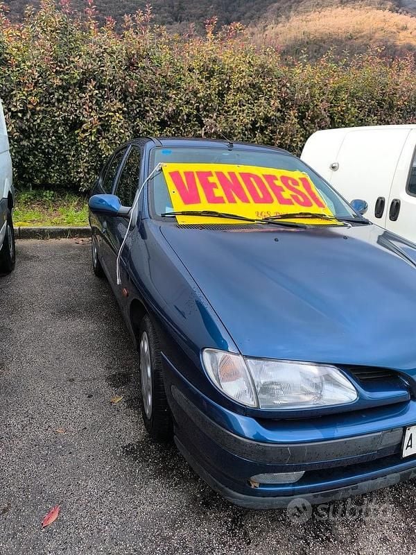 Usata Renault Mégane 1996 Blu Berlina
