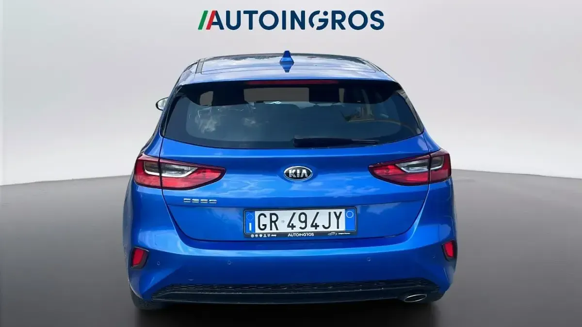 Begagnad Kia Ceed 99 HK (72 kW) 2021 Blå Halvkombi