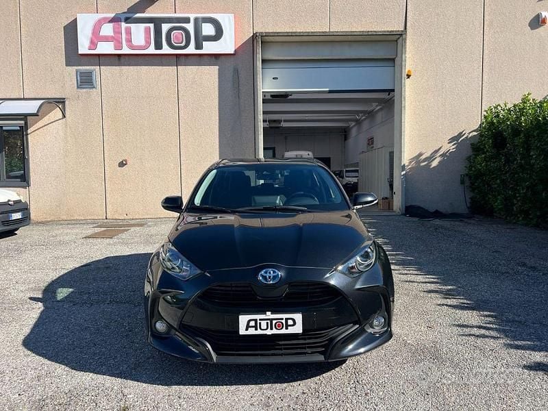 Gebraucht Toyota Yaris Hybrid Business Edition 92 PS (67 kW) 2021 Schwarz Limousine