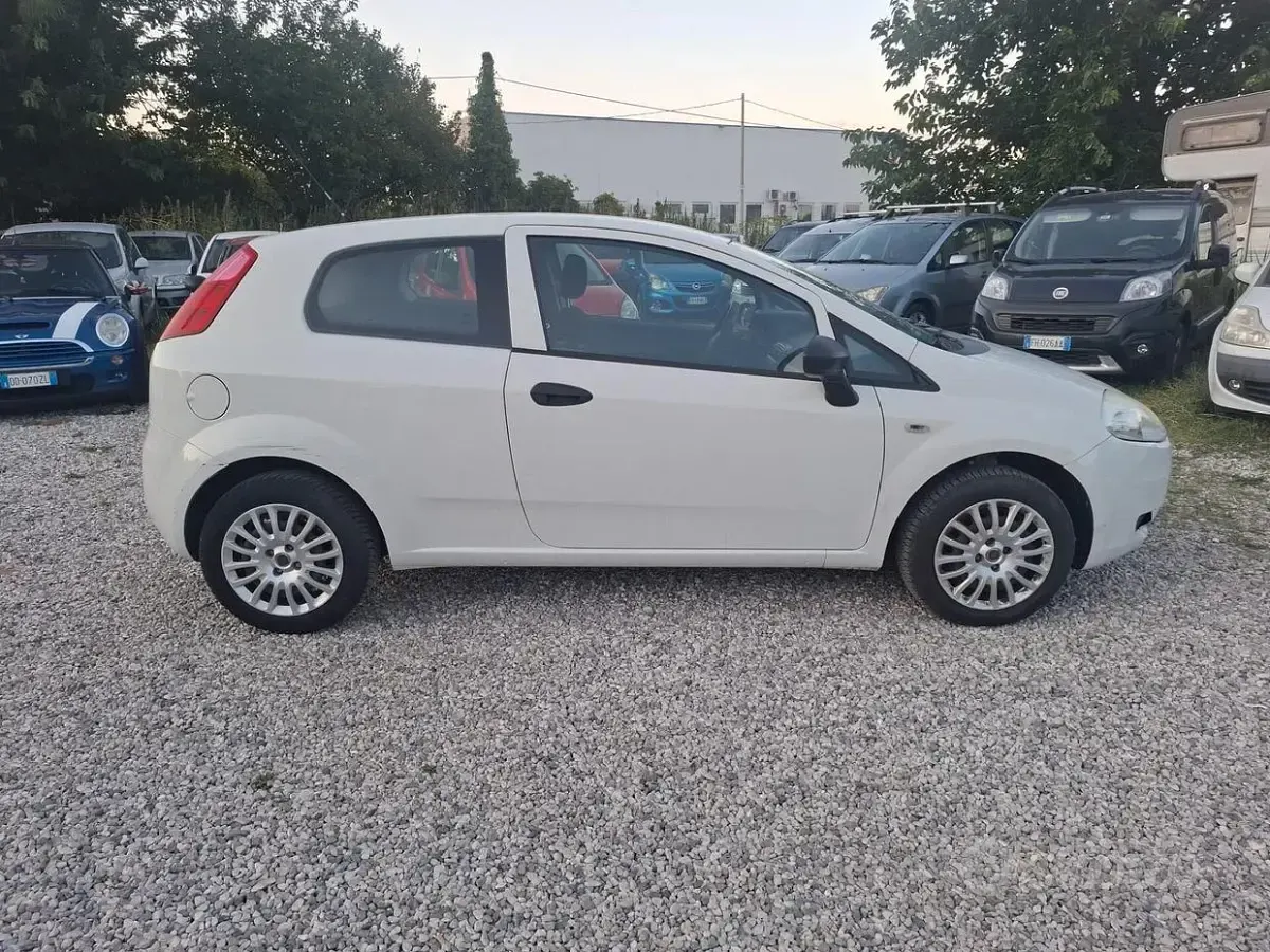 Usata Fiat Grande Punto 65 CV (47 kW) 2009 Bianco Utilitaria