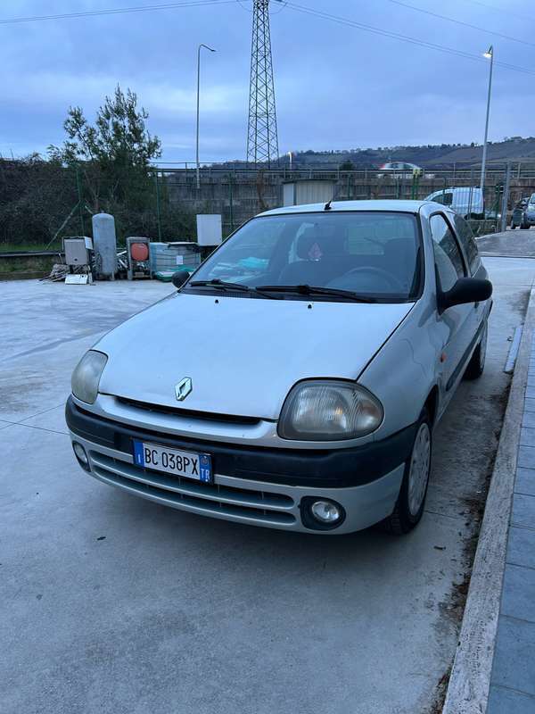 Usato 1999 Renault Clio II 1.1 LPG_Hybrid 58 CV (1.400 €)