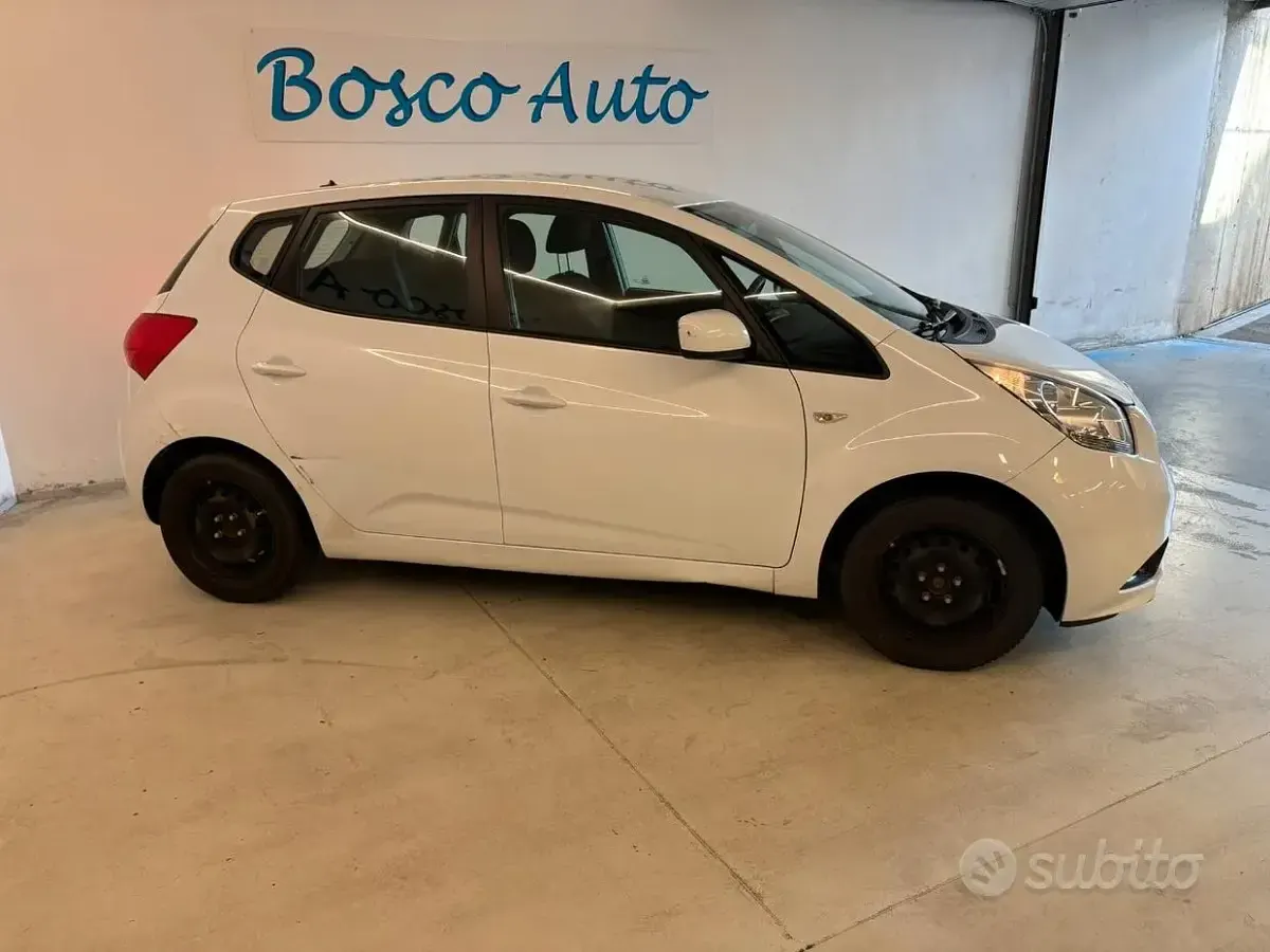 Usata Kia Venga 90 CV (66 kW) 2015 Bianco Utilitaria