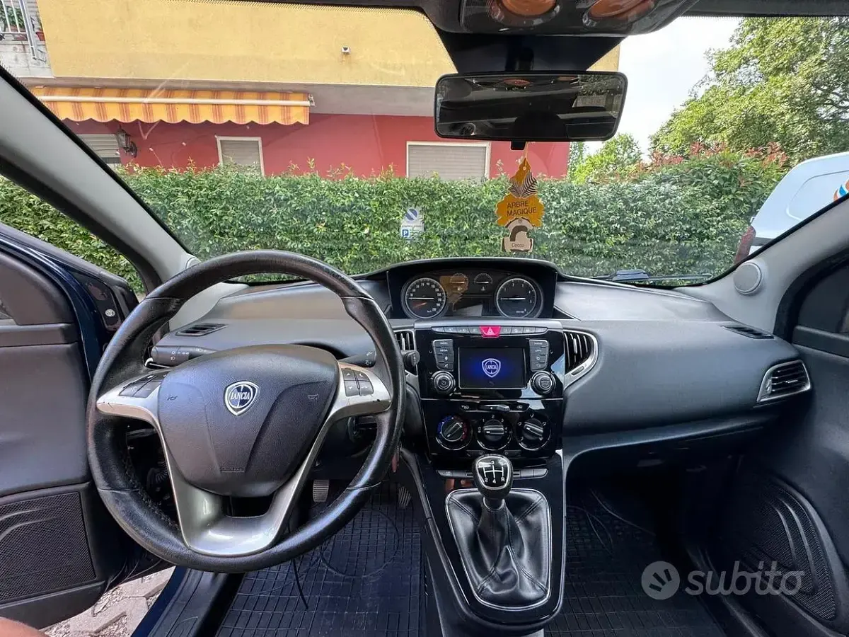 Usata Lancia Ypsilon 95 CV (69 kW) 2016 Utilitaria