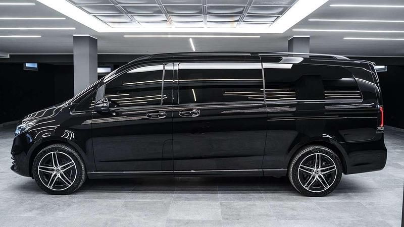 Nuova Mercedes V300 AMG line 237 CV (174 kW) 2025 Nero ossidania perlato Monovolume