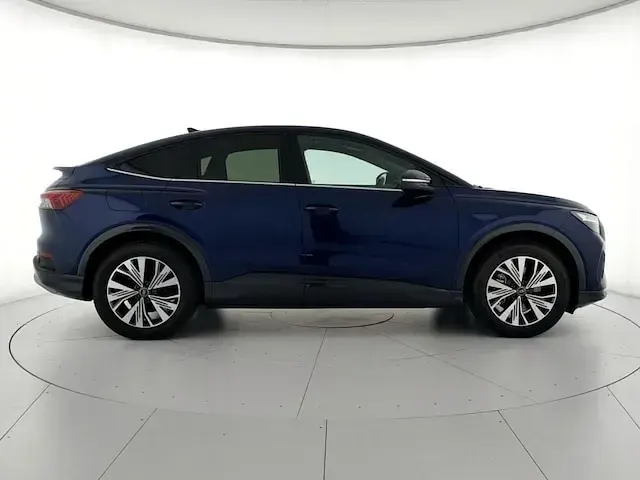Usata Audi Q4 e-tron Advanced Plus 150 kW (204 CV) 2024 Blu navarra metallizzato SUV