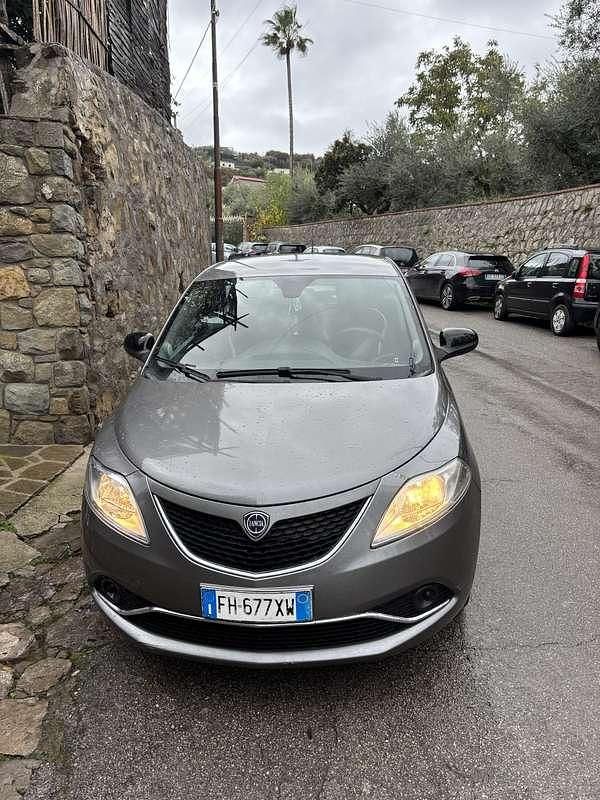 Usata Lancia Ypsilon Platinum 69 CV (50 kW) 2017 Utilitaria