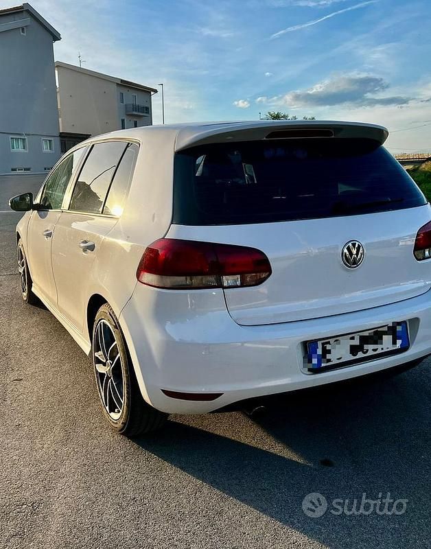 Usata VW Golf VII 105 CV (77 kW) 2012 Bianco Berlina